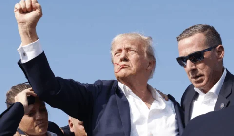 “É incrível que tal ato possa ocorrer em nosso país”, diz Trump após atentado em comício