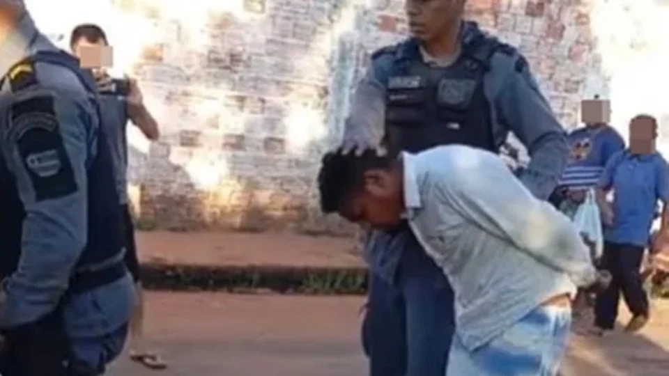 VÍDEO: homem é preso por matar e cortar pênis de amigo por ciúme da ex-mulher
