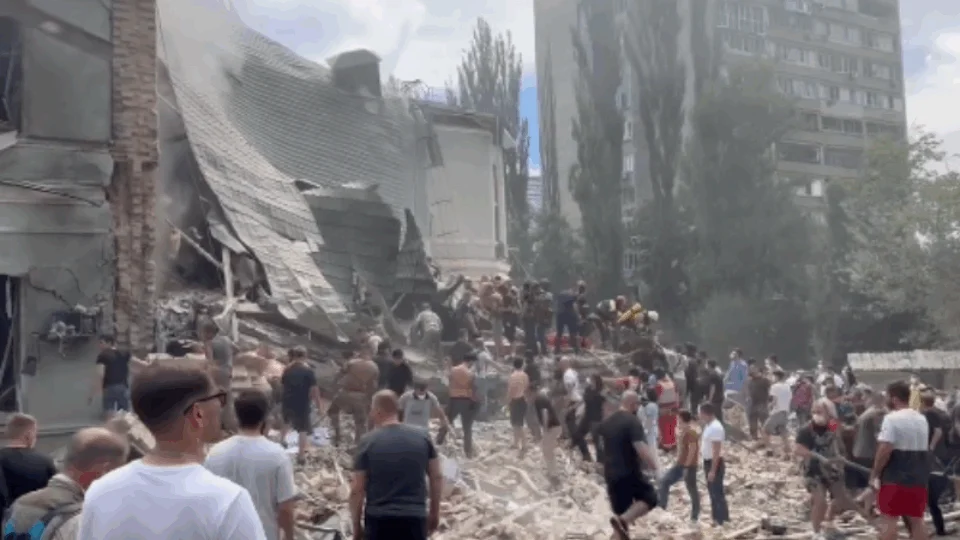 VEJA VÍDEO: ataque russo na Ucrânia atinge hospital infantil e deixa mortos e feridos