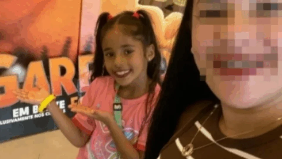 Durante surto psicótico, mãe mata filha de apenas 7 anos com uma facada no pescoço