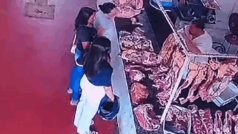 VEJA VÍDEO: madrasta esfaqueia adolescente de 15 anos após audiência de pensão alimentícia