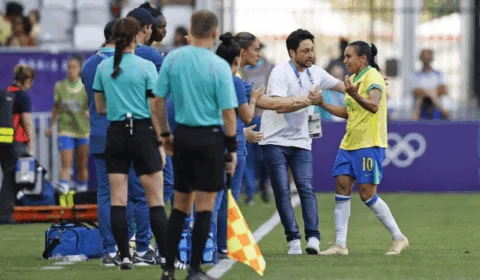 Brasil é derrotado pela Espanha em 2 a 0 com expulsão de Marta e aguarda definição de classificação no torneio olímpico