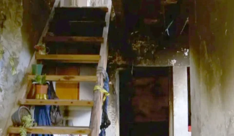 Homem esfaqueia namorada, coloca fogo na casa dela e morre carbonizado