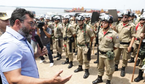 Wilson Lima reforça combate às queimadas com envio de 200 bombeiros para o interior e entrega de viaturas