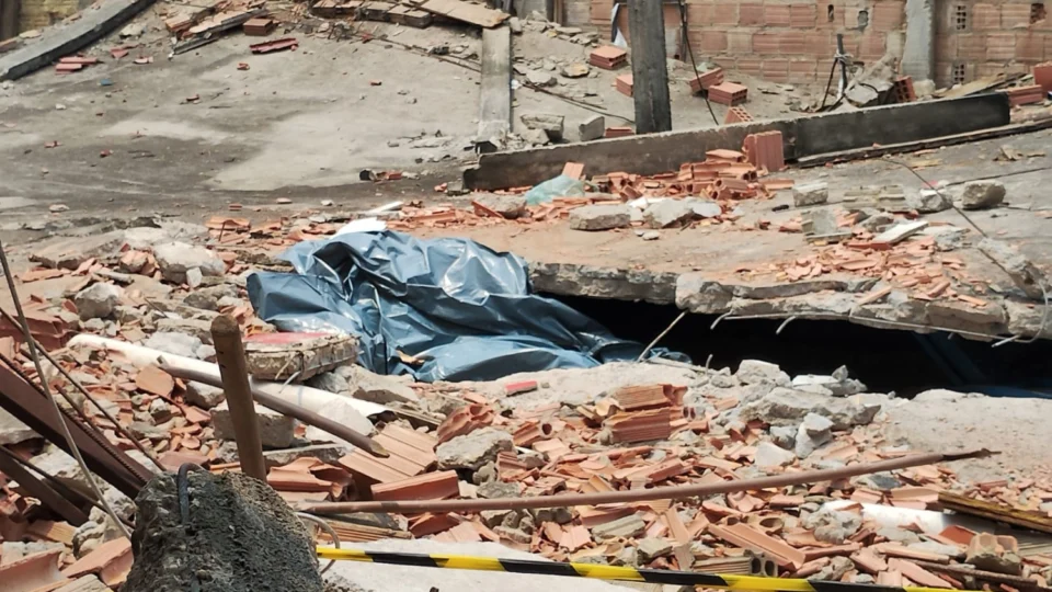 Vídeo: pedreiro morre e dois ficam feridos em desabamento de laje no Riacho Doce