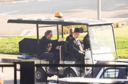 Silvio Santos é sepultado com a presença de familiares e amigos