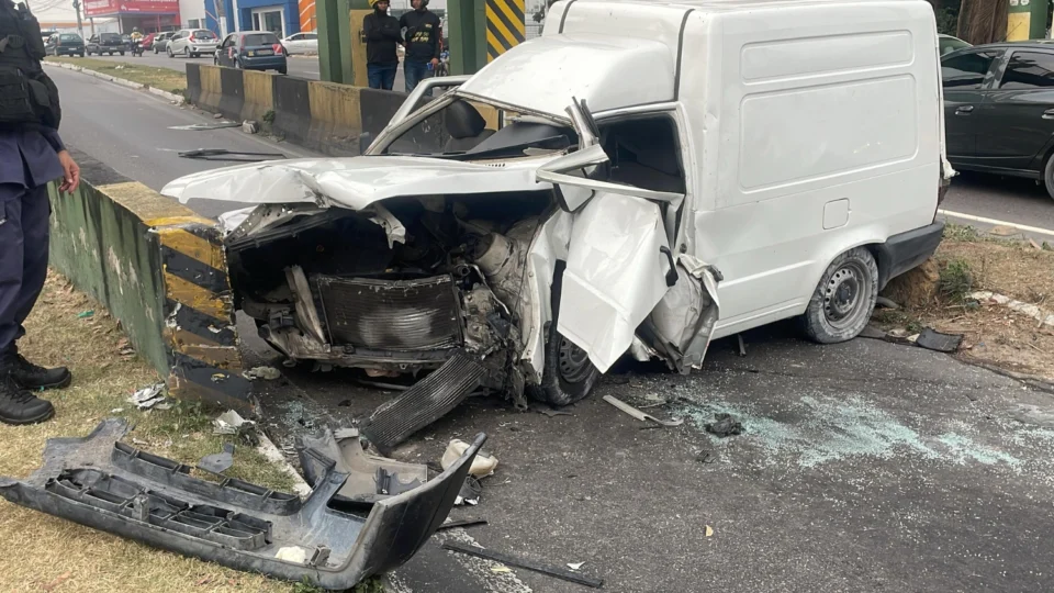 Homem morre e outro fica ferido em acidente na Av. Torquato Tapajós em Manaus
