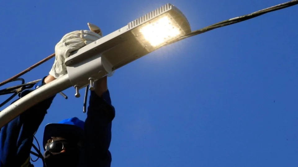 Governo já beneficiou 96 mil pessoas no Programa Ilumina+ Amazonas