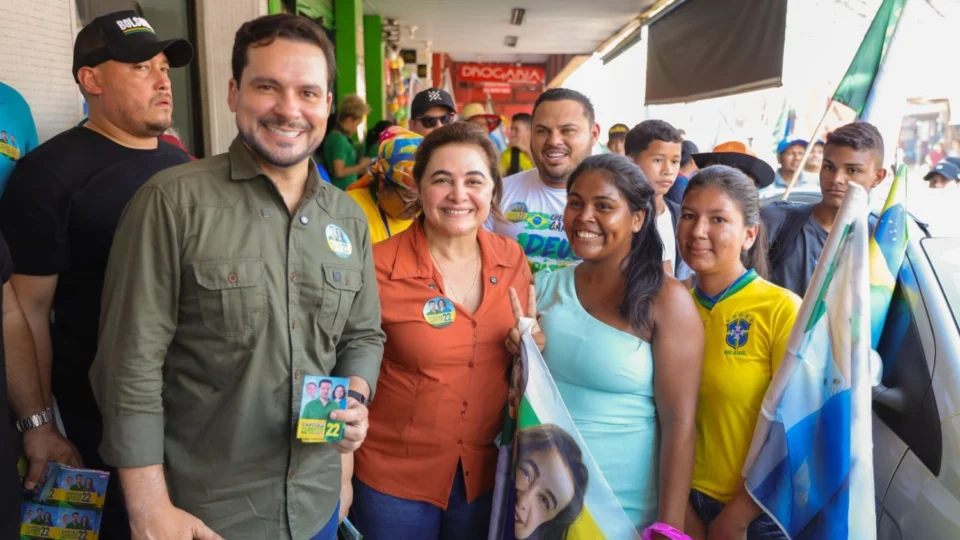 Alberto Neto e Maria do Carmo realizam caminhada e visitam feiras na zona Leste
