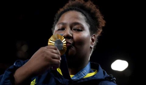 Beatriz Souza conquista a primeira medalha de ouro para o Brasil em disputa acirrada no judô