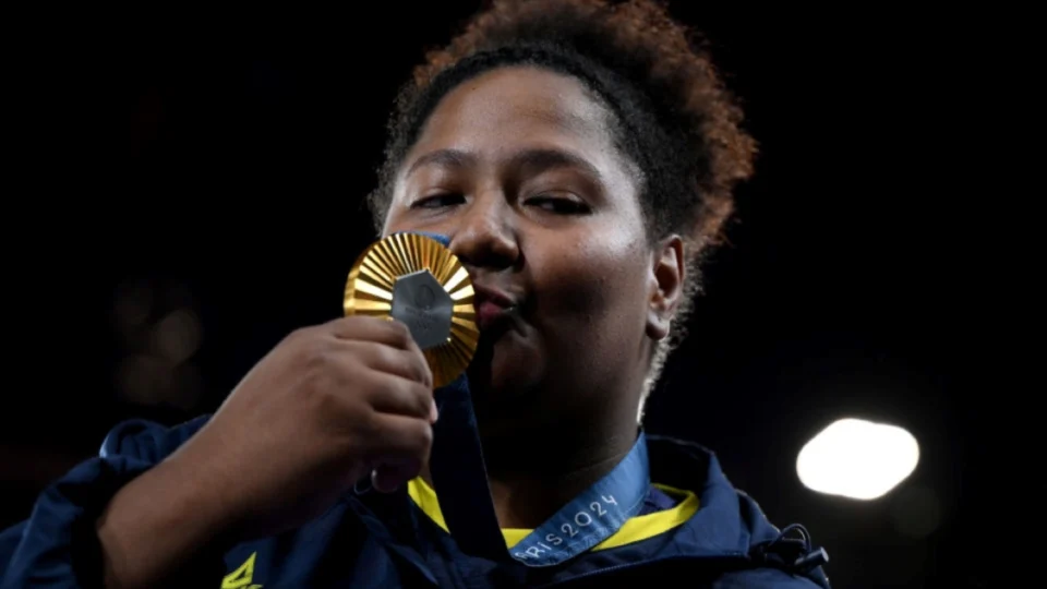 Beatriz Souza conquista a primeira medalha de ouro para o Brasil em disputa acirrada no judô
