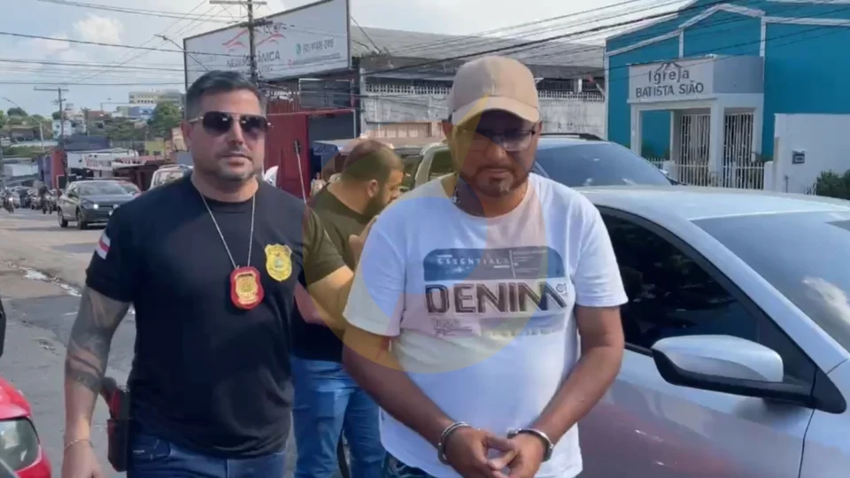 ‘Besourinho do Tinder’ é preso em Manaus após atrair homens para aplicar golpes amorosos