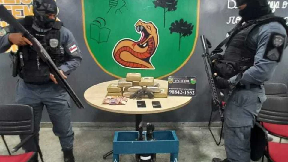 Homem é preso com 10kg de maconha, arma de fogo e munições no São José