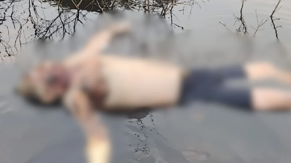 Cadáver com o rosto devorado por animais é encontrado boiando em lago no Colônia Antônio Aleixo
