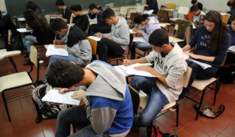 Pé-de-Meia tem novo calendário de pagamentos para estudantes; confira