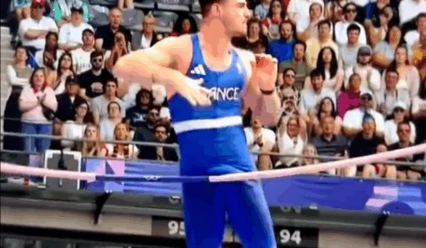 VEJA: Saltador francês é eliminado dos Jogos de Paris por causa de “vara”