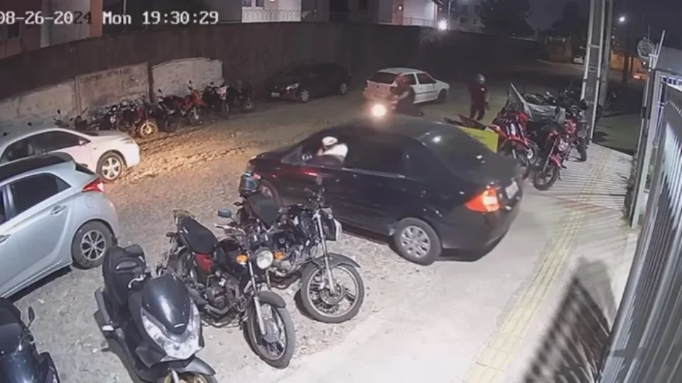 VEJA VÍDEO: casal é executado a tiros por mais de dez homens em saída de condomínio