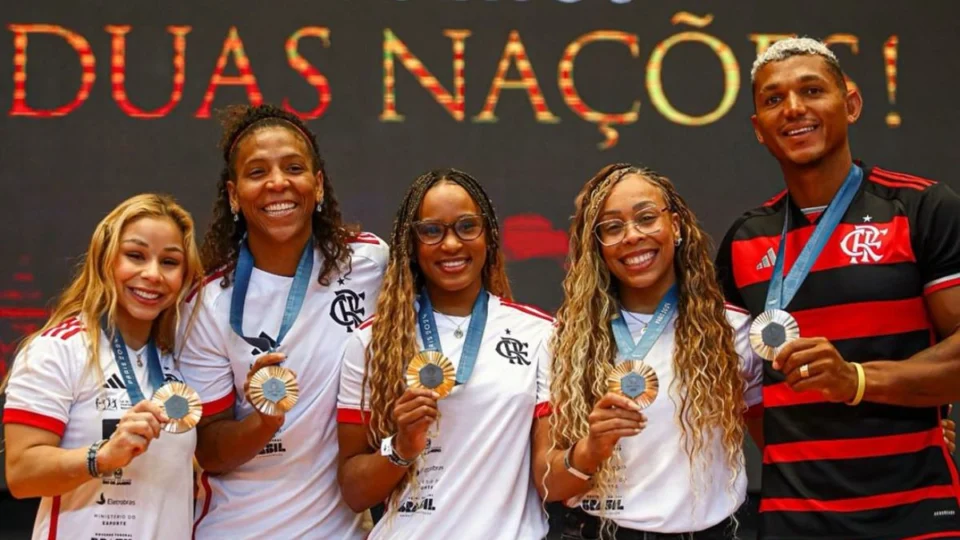 Flamengo faz festa para homenagear medalhistas olímpicos de Paris
