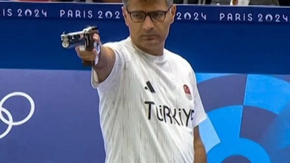 Conheça Yusuf Dikeç, o atirador turco que viralizou durante os Jogos de Paris