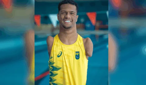 Gabrielzinho domina os 50m costas e leva mais um ouro na natação