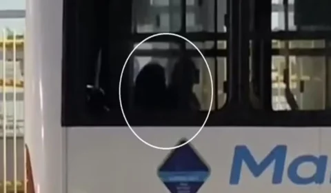 Motorista pede para passageira descer e faz sexo com mulher em ônibus
