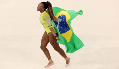 Rebeca Andrade faz história e conquista medalha de prata no individual geral da ginástica artística