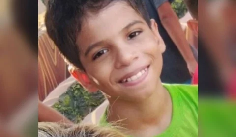 Mãe pede ajuda para encontrar criança desaparecida há 15 dias após sair da escola em Manaus