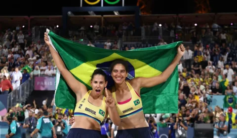 Brasil é ouro no vôlei de praia: Ana Patrícia e Duda vencem canadenses em Paris