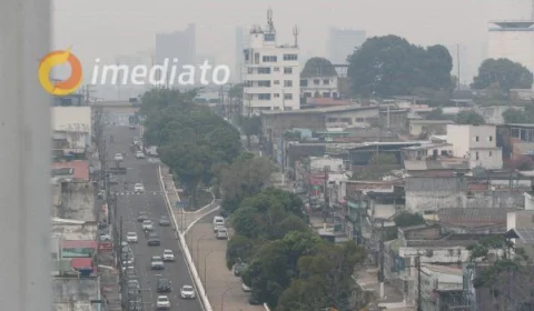 Fumaça volta a cobrir áreas em Manaus neste sábado (10)
