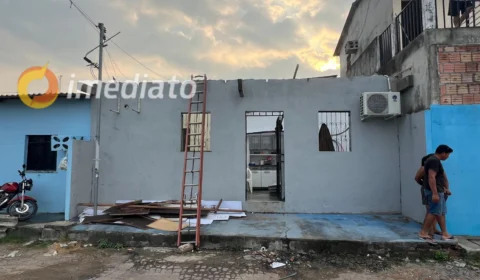 Moradores pedem ajuda para reconstruir casa que teve telhado arrancado durante chuva em Manaus
