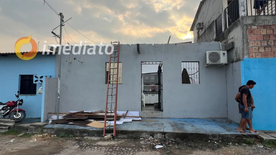 Moradores pedem ajuda para reconstruir casa que teve telhado arrancado durante chuva em Manaus