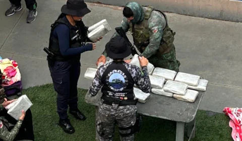 VÍDEOS: homem é preso com mais de 36 kg de drogas em mochila no interior do Amazonas