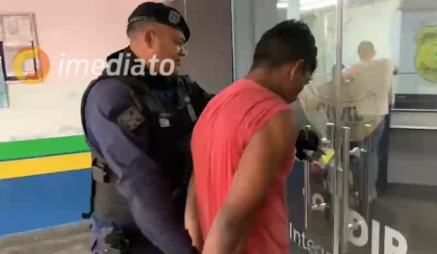 Homem invade casa para esfaquear e roubar moradores e acaba preso no Japiim