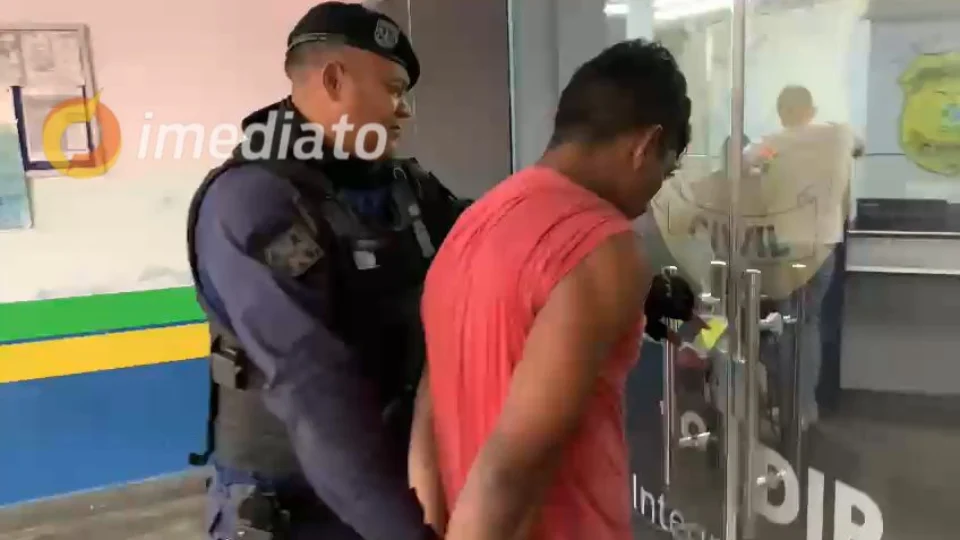 Homem invade casa para esfaquear e roubar moradores e acaba preso no Japiim