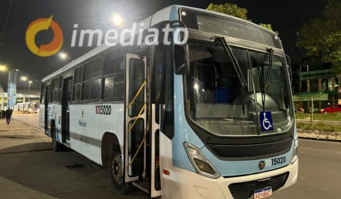 Bandidos causam o terror durante assalto a ônibus da linha 352 em Manaus