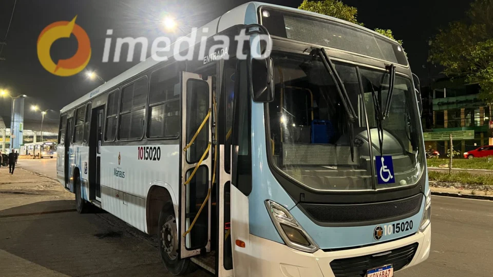 Bandidos causam o terror durante assalto a ônibus da linha 352 em Manaus