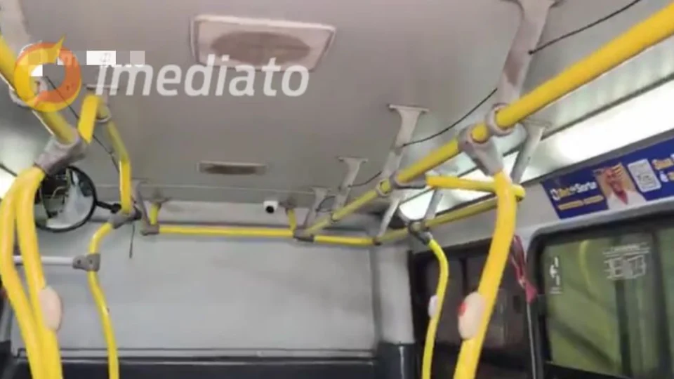Bandidos armados tocam o terror durante assalto a ônibus da linha 227 em Manaus