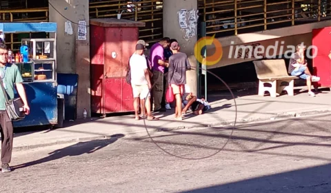 VÍDEO: suposto assaltante é espancado após realizar roubos dentro do terminal 5 em Manaus