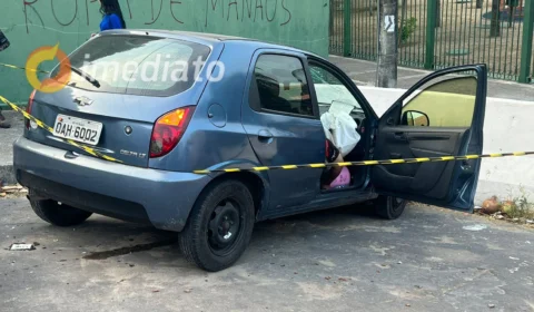 Homem morre após colidir carro em mureta no Centro de Manaus