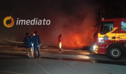Incêndio de grandes proporções atinge área de vegetação no Distrito Industrial em Manaus