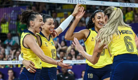 Brasil vence Japão e está nas quartas no vôlei feminino