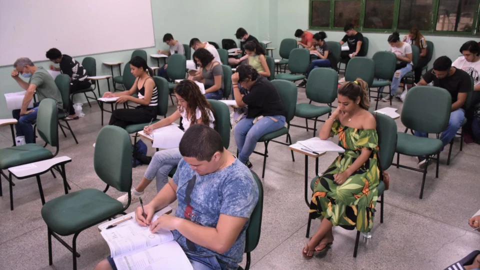 Prazo para solicitar isenção no Vestibular e SIS da UEA termina nesta sexta-feira (2)