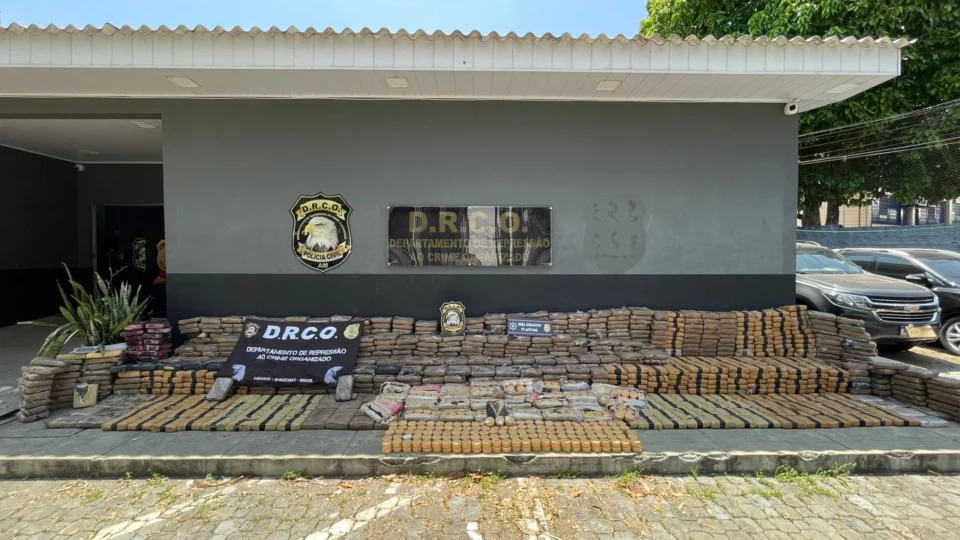 PC-AM apreende 1,2 tonelada de drogas avaliada em mais de R$ 20 milhões em caminhão no Porto da Ceasa