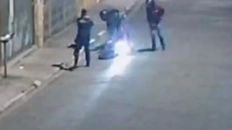 Veja Vídeo: jovem ‘puxa’ arma de ladrão e mata ele a tiros