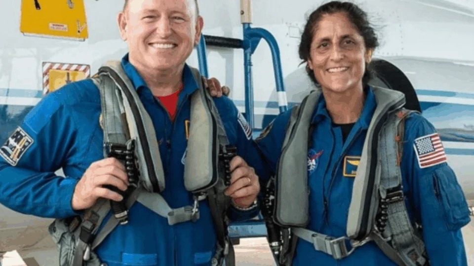 Astronautas ‘presos’ no espaço podem voltar só em 2025, diz Nasa; entenda