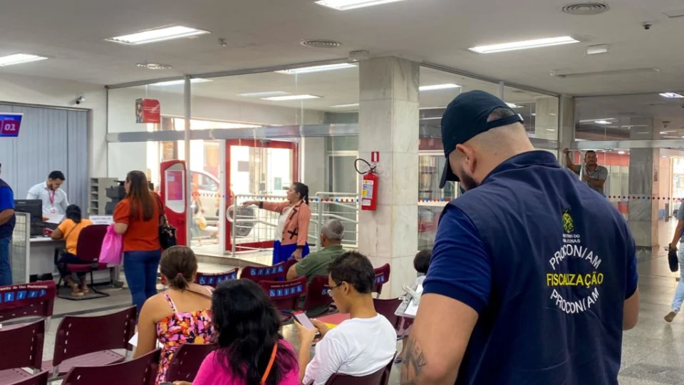 Instituição bancária é autuada por descumprir Lei das Filas em Manaus