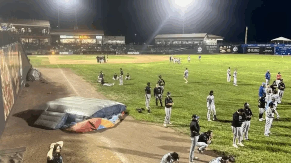 Menino de cinco anos morre após castelo inflável  levantar voo