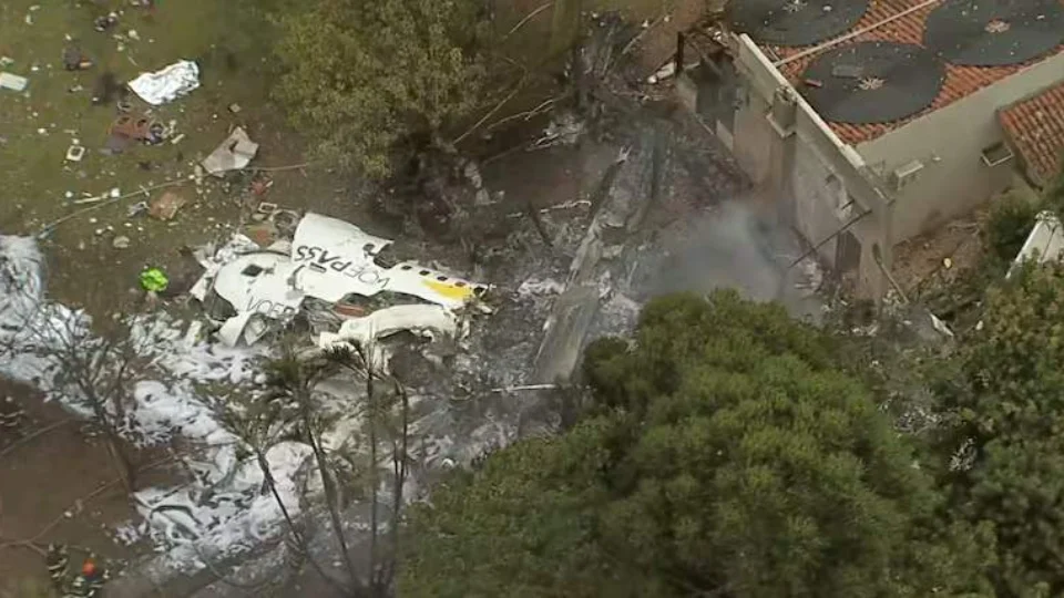 Bombeiros resgatam 26 corpos; número de vítimas sobe para 62