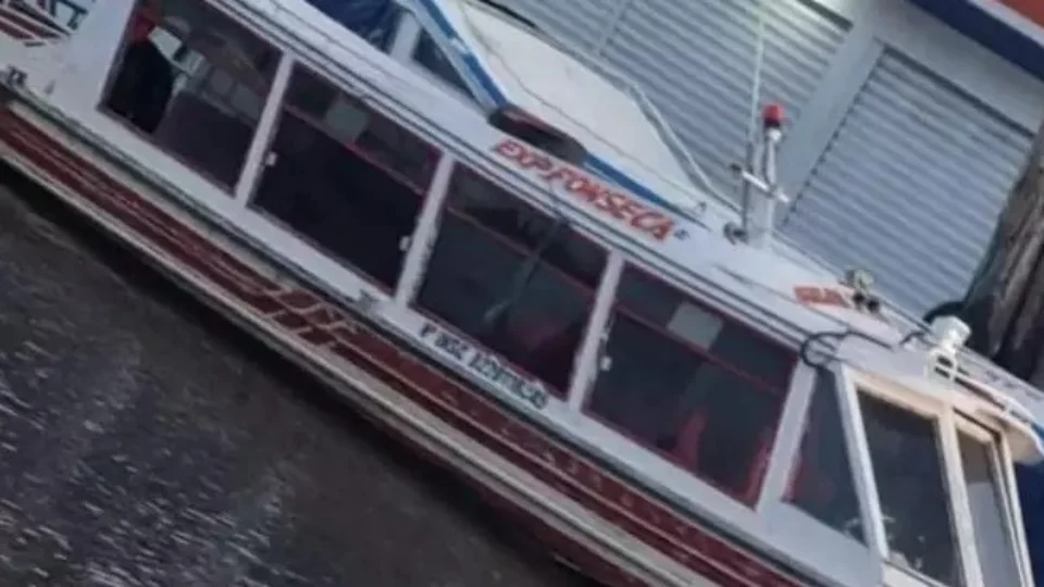 Lancha some com 26 pessoas no oeste do Pará