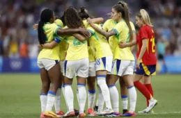 Brasil goleia Espanha, campeã mundial, e está na final do futebol feminino nas Olimpíadas